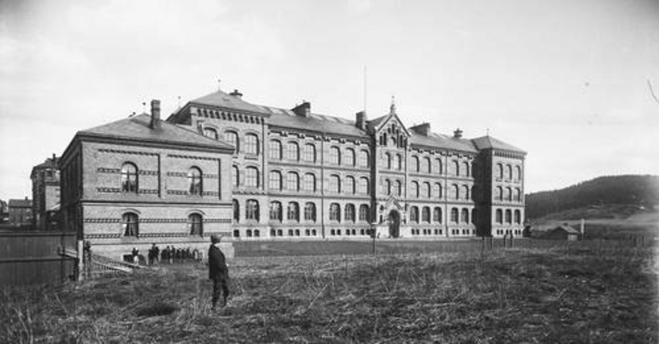 Foto: Vålerenga skole. - Fotograf Worm-Petersen, Severin Oslo Musem - Fotograf Worm,-Petersen, Severin